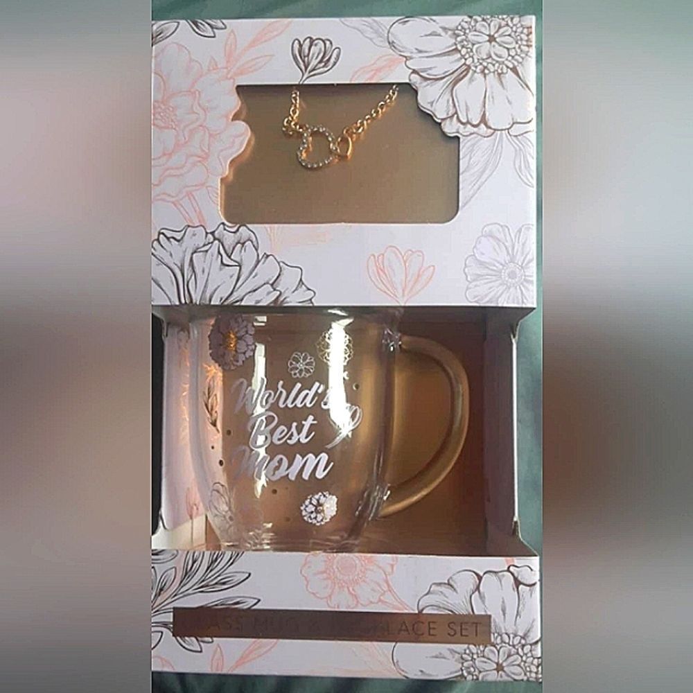 New Worlds Best Mom Mug And Necklace Gift Set
